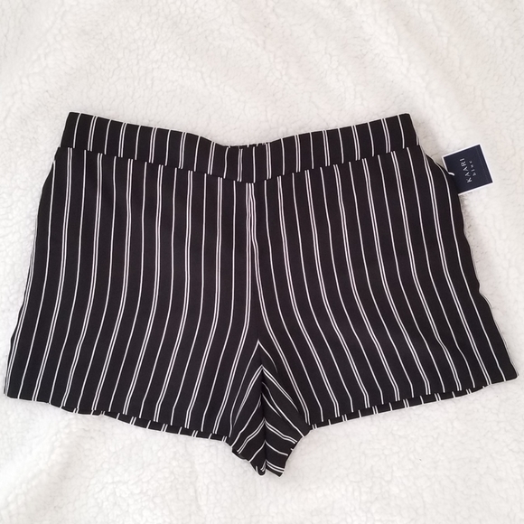 🦋 NWT Adorable Kaari Blue Shorts - Picture 1 of 10